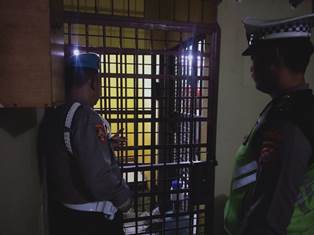https://www.gardatipikornews.com.adhyaksanews.com/personil-polsek-mauk-polresta-tangerang-giat-commander-wish-kapolda-banten-yuk-ngopi-wae-2