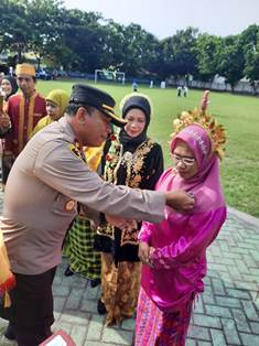 https://www.gardatipikornews.com.adhyaksanews.com/47-personil-polres-banggai-naik-pangkat