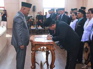 https://www.gardatipikornews.com.adhyaksanews.com/polsek-batukliang-utara-bersama-tim-inafis-polres-loteng-lakukan-olah-tkp-korban-gantung-diri
