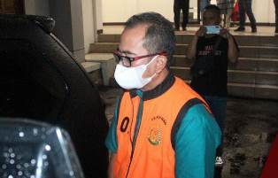 https://www.gardatipikornews.com.adhyaksanews.com/aksi-heroik-polisi-lalu-lintas-polres-sukabumi-bantu-keluarga-yang-bawa-jenazah-bayiterjebak-macet-dan-langsung-lakukan-pengawalan