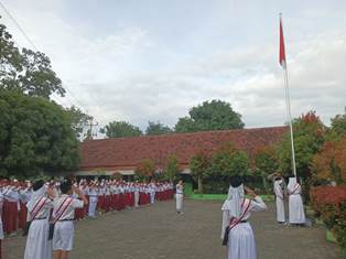 https://www.gardatipikornews.com.adhyaksanews.com/kapolresta-cirebon-beri-penghargaan-kepada-empat-siswa-smkn-1-mundu