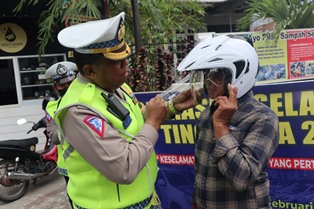 https://www.gardatipikornews.com.adhyaksanews.com/kapal-cepat-expres-priscillia-88-alami-mati-mesin-ini-penjelasanya