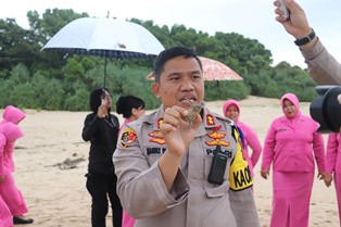 https://www.gardatipikornews.com.adhyaksanews.com/lakukan-pembinaan-polisi-di-sukabumi-ingatkan-linmas-wujudkan-kondusifitas