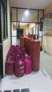https://www.gardatipikornews.com.adhyaksanews.com/tekan-harga-sembako-polres-majalengkapemda-bekerjasama-dengan-bulog-gelar-operasi-pasar-di-dua-kecamatan