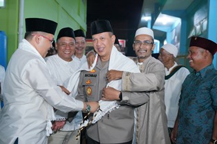 https://www.gardatipikornews.com.adhyaksanews.com/anggota-kodim-0808-blitar-gelar-patroli-bersama-antisipasi-gangguan-kamtibmas-di-wilayah
