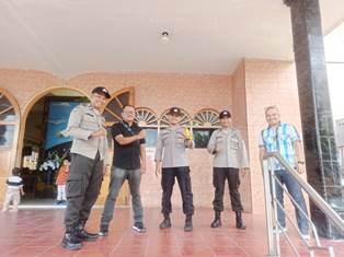 https://www.gardatipikornews.com.adhyaksanews.com/perang-terhadap-miras-polisi-sita-belasan-liter-cap-tikus-di-moilong