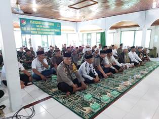 https://www.gardatipikornews.com.adhyaksanews.com/polisi-kawal-dan-amankan-reuni-akbar-angkatan-tahun-1986-hingga-2000-smp-negeri-1-kintom