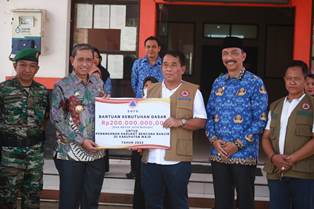 https://www.gardatipikornews.com.adhyaksanews.com/bantuan-sosial-polri-presisi-di-bena-kapolda-ntt-pererat-kekeluargaan-dengan-polri