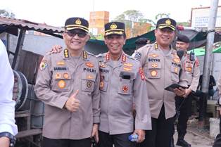https://www.gardatipikornews.com.adhyaksanews.com/jenazah-almarhum-syarwandi-diserahkan-langsung-oleh-akhyar-kamil-sh-ketua-persatuan-aceh-seranto