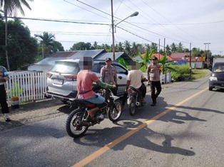 https://www.gardatipikornews.com.adhyaksanews.com/ungkap-kasus-pengeroyokan-polsek-baros-sukabumi-amankan-5-pelaku