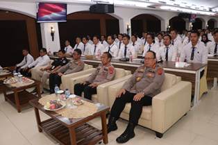 https://www.gardatipikornews.com.adhyaksanews.com/ppwi-bersilaturahmi-ke-kopasus-dan-bawakan-180-bibit-pohon-buah-buahan-dari-lampung-timur