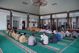 https://www.gardatipikornews.com.adhyaksanews.com/perkuat-sinergitas-polisi-dan-tni-di-sukabumi-gelar-apel-bersama