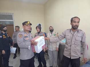 https://www.gardatipikornews.com.adhyaksanews.com/ciptakan-keakraban-babinsa-desa-waru-serka-gatot-dwi-purnomo-laksanakan-komunikasi-sosial-bersama-babinmas-dan-kepala-desa-waru
