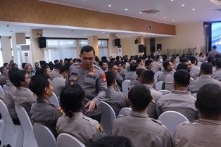 https://www.gardatipikornews.com.adhyaksanews.com/kasubbid-pid-bidhumas-polda-sumsel-akbp-yoga-baskara-jaya-sik-saat-melakukan-supervisi-jajaran-polres-okut