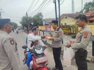 https://www.gardatipikornews.com.adhyaksanews.com/jaring-aspirasi-kapolresta-tangerang-laksanakan-jumat-curhat-di-pt-vci