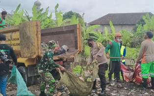 https://www.gardatipikornews.com.adhyaksanews.com/peringati-hari-peduli-sampah-nasional-dlh-lamsel-beserta-jajaran-kecamatan-kalianda-bersihkan-sampah-di-pantai-ketang-batu-rame