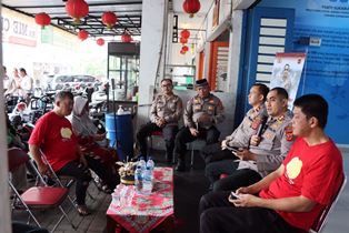 https://www.gardatipikornews.com.adhyaksanews.com/bareng-koramil-polsek-warudoyong-sukabumi-gelar-pengamanan-di-bazar-minyak-goreng
