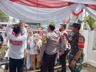 https://www.gardatipikornews.com.adhyaksanews.com/bersama-tim-sar-gabungan-polairud-polres-bima-kota-evakuasi-bagan-penangkap-ikan-nyaris-tenggelam