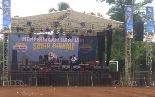 https://www.gardatipikornews.com.adhyaksanews.com/pemkab-bandung-berikan-uang-kadeudeuh-sebesar-28-milyar-rupiahkepada-para-atlet-dan-pelatih-yang-berprestasi