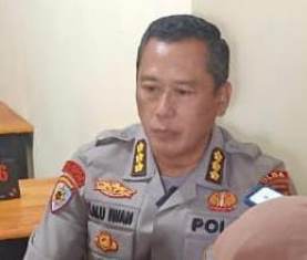 https://www.gardatipikornews.com.adhyaksanews.com/kapolsek-taliwang-ksb-antar-pemakaman-jenazah-korban-kecelakaan-maut-travel-pancasari