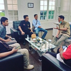 https://www.gardatipikornews.com.adhyaksanews.com/bareng-warga-polisi-di-sukabumi-kerja-bakti-bersihkan-sampah-di-pemukiman