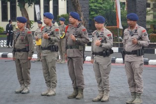 https://www.gardatipikornews.com.adhyaksanews.com/oknum-polsek-tallo-makassar-diduga-lepas-7-orang-terduga-pelaku-kasus-pembunuhan-ada-apa