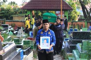 https://www.gardatipikornews.com.adhyaksanews.com/inilah-sosok-efendis-ap-bacaleg-partai-gelora-yang-siap-duduki-kursi-dprd-lombok-timur
