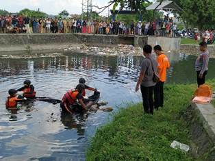https://www.gardatipikornews.com.adhyaksanews.com/kapolsek-lingsar-cek-kesiapan-logistik-dan-pantau-persiapan-pilkades-serentak-di-wilayah-hukumnya