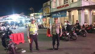 https://www.gardatipikornews.com.adhyaksanews.com/polisi-lingkungan-polsek-mataram-berikan-pengamanan-kegiatan-agama-di-dua-tempat-wilayah-binaannya