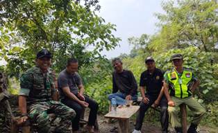 https://www.gardatipikornews.com.adhyaksanews.com/ketua-gmni-kabupaten-sorong-soroti-oknum-berinsial-ks-sebagi-pengurus-aktif-parpol-yang-lolos-sepuluh-besar-kpu-kabupaten-sorong