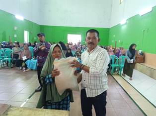 https://www.gardatipikornews.com.adhyaksanews.com/peduli-lansia-bhayangkari-polsek-nyalindung-polres-sukabumi-berikan-bantuan-sembako-dan-layanan-kesehatan