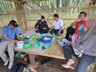 https://www.gardatipikornews.com.adhyaksanews.com/emak-emak-cucurak-di-betonisasi-bersyukur-jalan-yang-rusak-sudah-diperbaiki-pemdes-kuripan