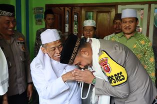 https://www.gardatipikornews.com.adhyaksanews.com/antisipasi-muncul-predator-ketum-dan-sekjen-rumah-ppai-gencarkan-edukasi-dan-pemahaman