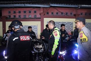 https://www.gardatipikornews.com.adhyaksanews.com/tambang-nikelpt-kfmdi-desa-tuntung-kecamatan-bunta-diduga-sengaja-rusaki-lahan-warga-di-koninispemda-jangan-tutup-mata-dan-telinga