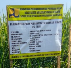 https://www.gardatipikornews.com.adhyaksanews.com/sebanyak-690-kpm-di-desa-kadipaten-tasikmalaya-terima-bantuan-beras-dari-bulog-seberat-10-kilogram