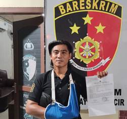 https://www.gardatipikornews.com.adhyaksanews.com/terjemah-dak-2023-dua-sd-di-kecamatan-kabandungan-adanya-rekomendasi-berujung-di-tanda-tangani-untuk-visum-diduga-disdik-cereboh