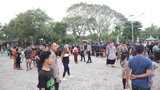 https://www.gardatipikornews.com.adhyaksanews.com/peringati-hari-bhayangkara-ke-78-kapolresta-mataram-hadir-ikuti-doa-lintas-agama-di-polda-ntb