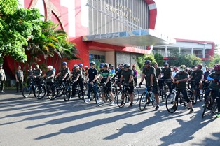 https://www.gardatipikornews.com.adhyaksanews.com/menyambut-hut-bhayangkara-ke-78-tahun-polda-sumsel-mengadakan-bazar-umkm-dan-lomba-kontes-mobil-klasik