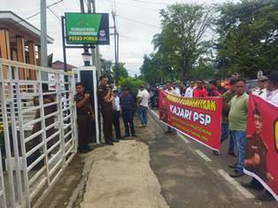 https://www.gardatipikornews.com.adhyaksanews.com/perhutani-tebang-kayu-mahoni-dan-almanium-di-dua-titik-kabupaten-lebak
