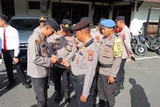 https://www.gardatipikornews.com.adhyaksanews.com/danrem-141-toddopuli-pimpin-sertijab-2-kasi-dan-3-dandim