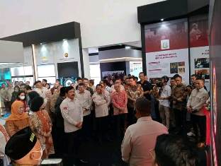 https://www.gardatipikornews.com.adhyaksanews.com/soal-buku-simi-sekda-ade-bantah-ibu-marwan-jualan-buku-dan-cari-kuntungan