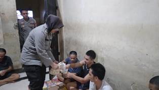 https://www.gardatipikornews.com.adhyaksanews.com/lsm-maung-dairi-raya-mendesak-kadis-pendidikan-menindak-tegas-oknum-guru-agama-yang-bertugas-di-sd-uptd-wil-iv-nmr-043-mandailing-natal