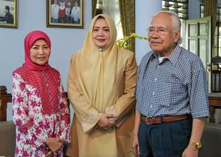 https://www.gardatipikornews.com.adhyaksanews.com/kejari-kolaka-dinilai-lamban-dan-tidak-transparansi-dalam-penanganan-kasus-dugaan-suap-abd-azis-ditahun-2022-pilwabup