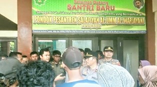 https://www.gardatipikornews.com.adhyaksanews.com/honorer-r2-dan-r3-pendidik-dan-tenaga-kependidikan-kecewa-sampai-saat-ini-belum-ada-kepastian-yang-jelas-honorer-se-kabupaten-sukabumi-akan-melakukan-aksi-besar-besaran-atau-mogok-mengajar-secara-s