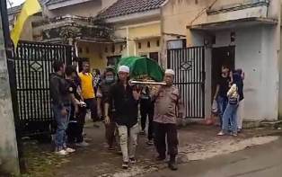 https://www.gardatipikornews.com.adhyaksanews.com/ketum-akpersi-soroti-pt-thosida-terkait-dugaan-ilegal-mining-kami-siapmelaporkan-berdasarkan-eigendom-no-44-tahun-1908-kami-pemilik-lahan-adat