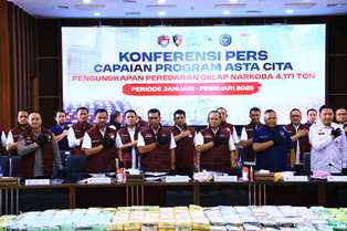 https://www.gardatipikornews.com.adhyaksanews.com/kapolsek-bekasi-selatan-kompol-dr-dedi-herdiana-sh-mhterjun-langsung-evakuasi-warga-terdampak-banjir
