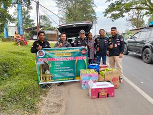 https://www.gardatipikornews.com.adhyaksanews.com/polres-kolaka-dan-pc-pmii-gelar-bakti-sosial-berbagi-sembako-dan-takjil-di-bulan-ramadhan