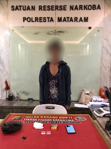 https://www.gardatipikornews.com.adhyaksanews.com/tampilkan-desain-ekslusif-tenun-muna-paa-dompu-pukau-panggung-indonesia-fashion-week-2025