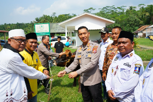https://www.gardatipikornews.com.adhyaksanews.com/memperingati-hari-idul-adha-1446-h-pt-indrabakti-mustika-giat-melakukan-penyerahan-hewan-qurban-di-desa-lingkar-tambang