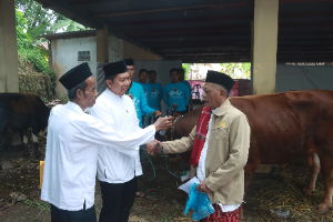 https://www.gardatipikornews.com.adhyaksanews.com/polres-sukabumi-laksanakan-idul-adha-1446-h-kurban-bukan-sekadar-menyembelih-tapi-juga-menundukkan-ego